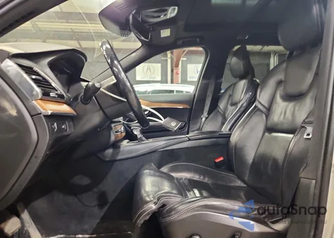 2018 Volvo Xc90 T6 z USA, uszkodzony, nr VIN YV4A22PL0J1364339